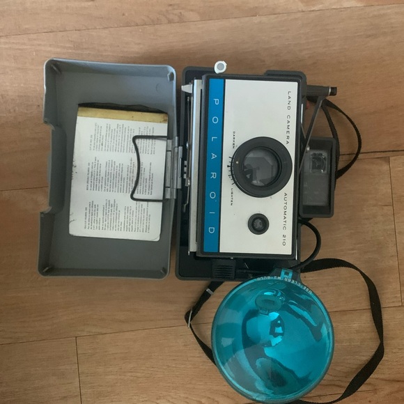 ๐ธ Vintage Polaroid 210 Land Camera + Flashgun 268 - Picture 4 of 10